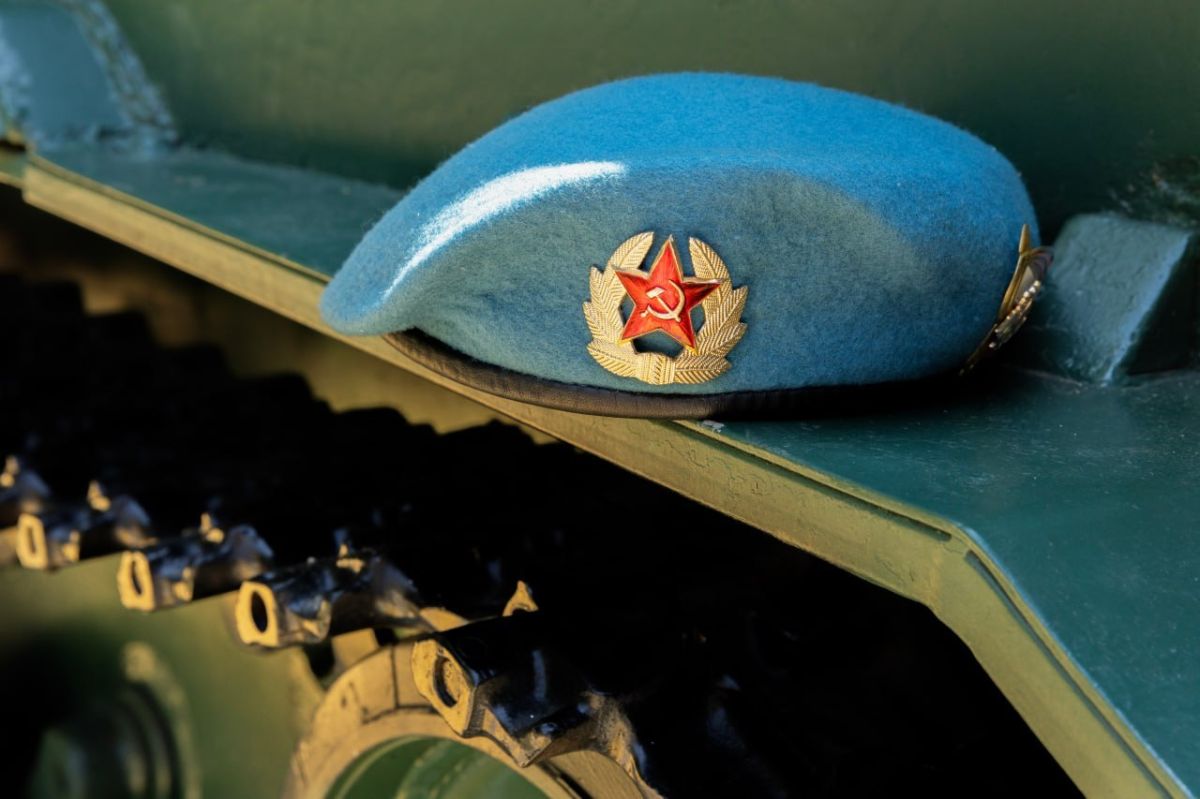 Власти Крыма поздравили военнослужащих с Днём Воздушно-десантных войск