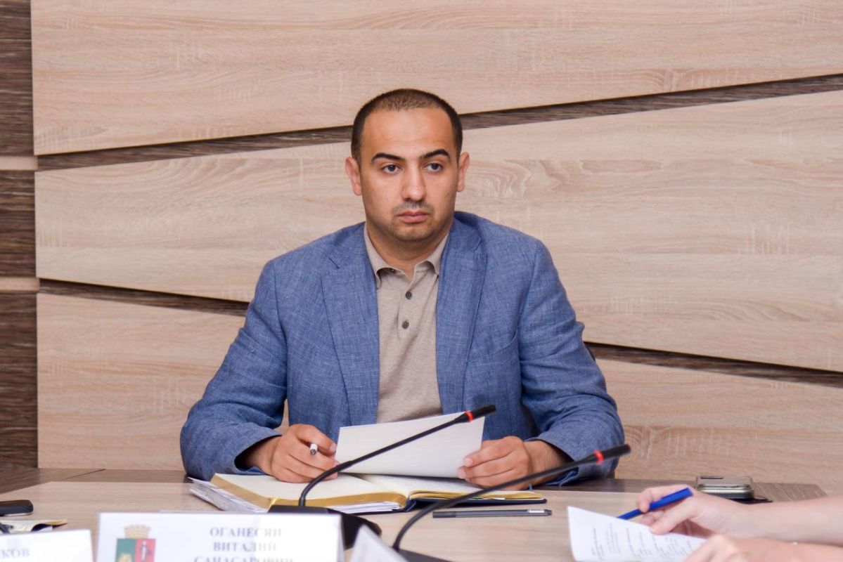 Виталий Оганесян: Аппаратное совещание начали с доклада по оперативной обстановке на территории муниципалитета Виталий Оганесян: Аппаратное совещание начали с доклада по оперативной обстановке на территории муниципалитета