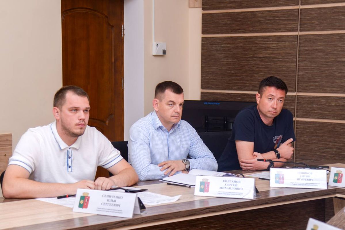 Виталий Оганесян: Аппаратное совещание начали с доклада по оперативной обстановке на территории муниципалитета Виталий Оганесян: Аппаратное совещание начали с доклада по оперативной обстановке на территории муниципалитета