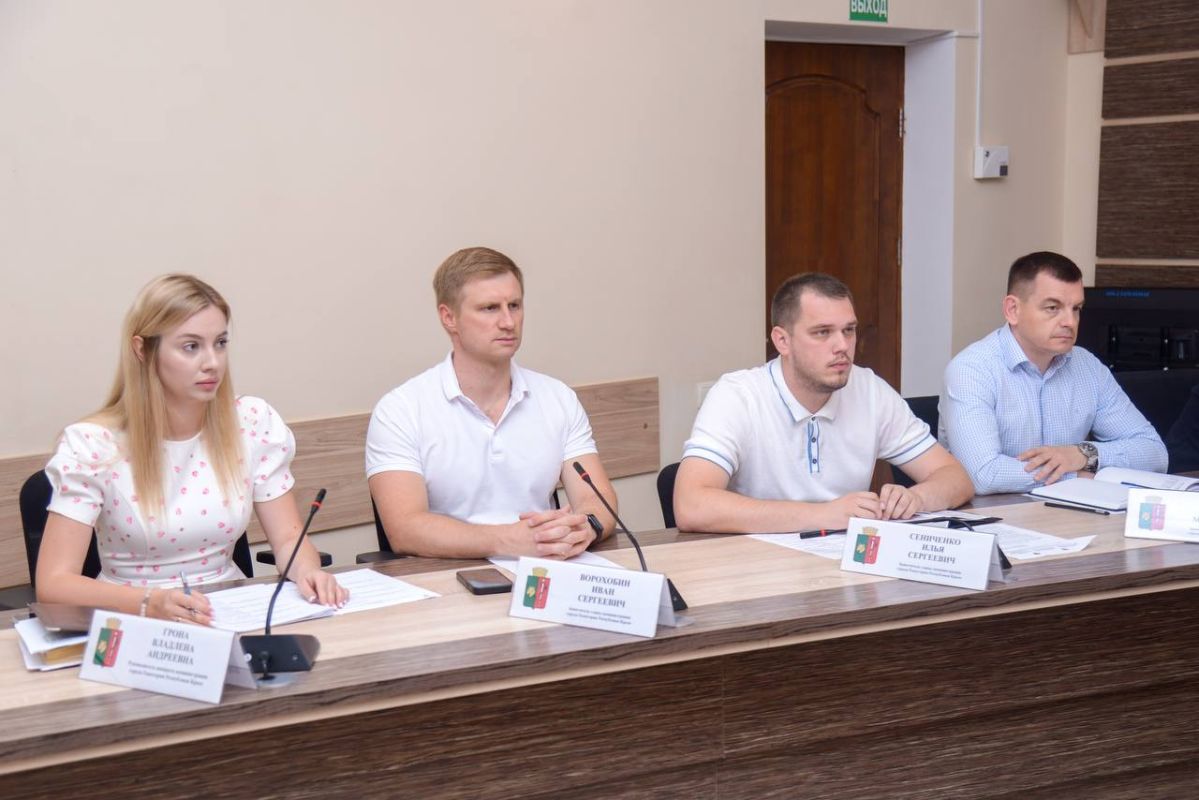 Виталий Оганесян: Аппаратное совещание начали с доклада по оперативной обстановке на территории муниципалитета Виталий Оганесян: Аппаратное совещание начали с доклада по оперативной обстановке на территории муниципалитета