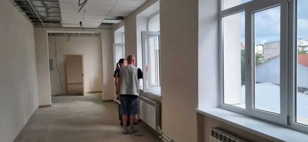 В Симферополе активно готовят к открытию школу № 12: ремонт на финишной прямой В Симферополе активно готовят к открытию школу № 12: ремонт на финишной прямой