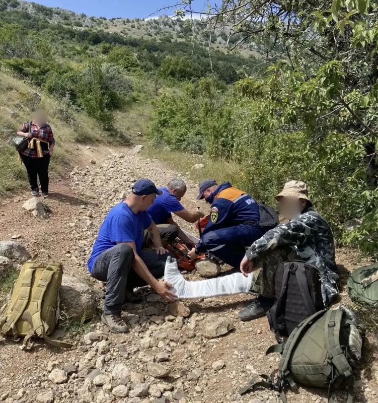 В горах под Алуштой спасли мужчину с травмой ноги В горах под Алуштой спасли мужчину с травмой ноги