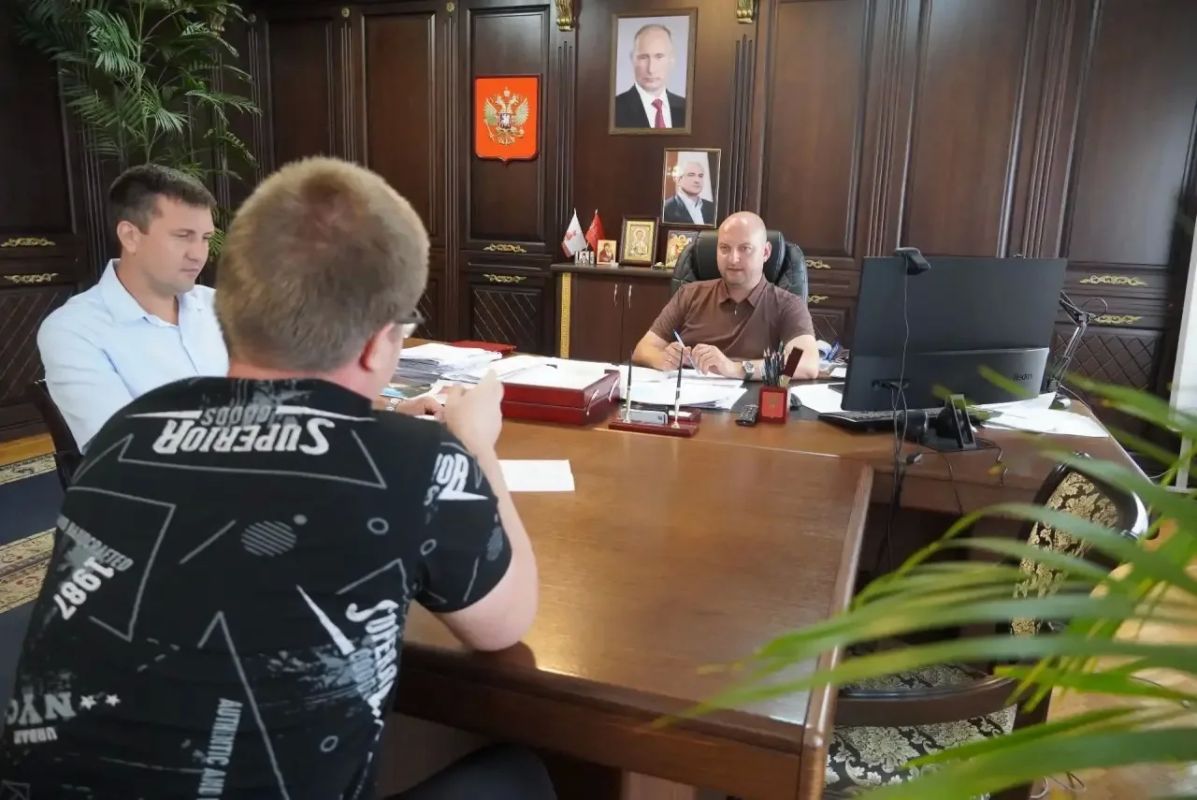 Иван Кошель: Провел рабочее совещание с исполняющим обязанности директора ООО «Горсвет-Керчь» Олегом Олексенко и директором Службы городского хозяйства Андреем Хоменко Иван Кошель: Провел рабочее совещание с исполняющим обязанности директора ООО «Горсвет-Керчь» Олегом Олексенко и директором Службы городского хозяйства Андреем Хоменко