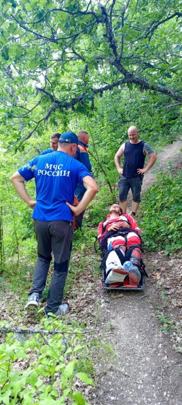 Спасатели МЧС России оказали помощь в горно-лесной местности в Бахчисарайском районе Спасатели МЧС России оказали помощь в горно-лесной местности в Бахчисарайском районе