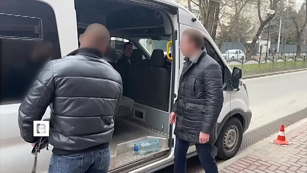 ФСБ опубликовала кадры допроса россиян, готовивших теракт против руководителя одного из новых регионов в Крыму