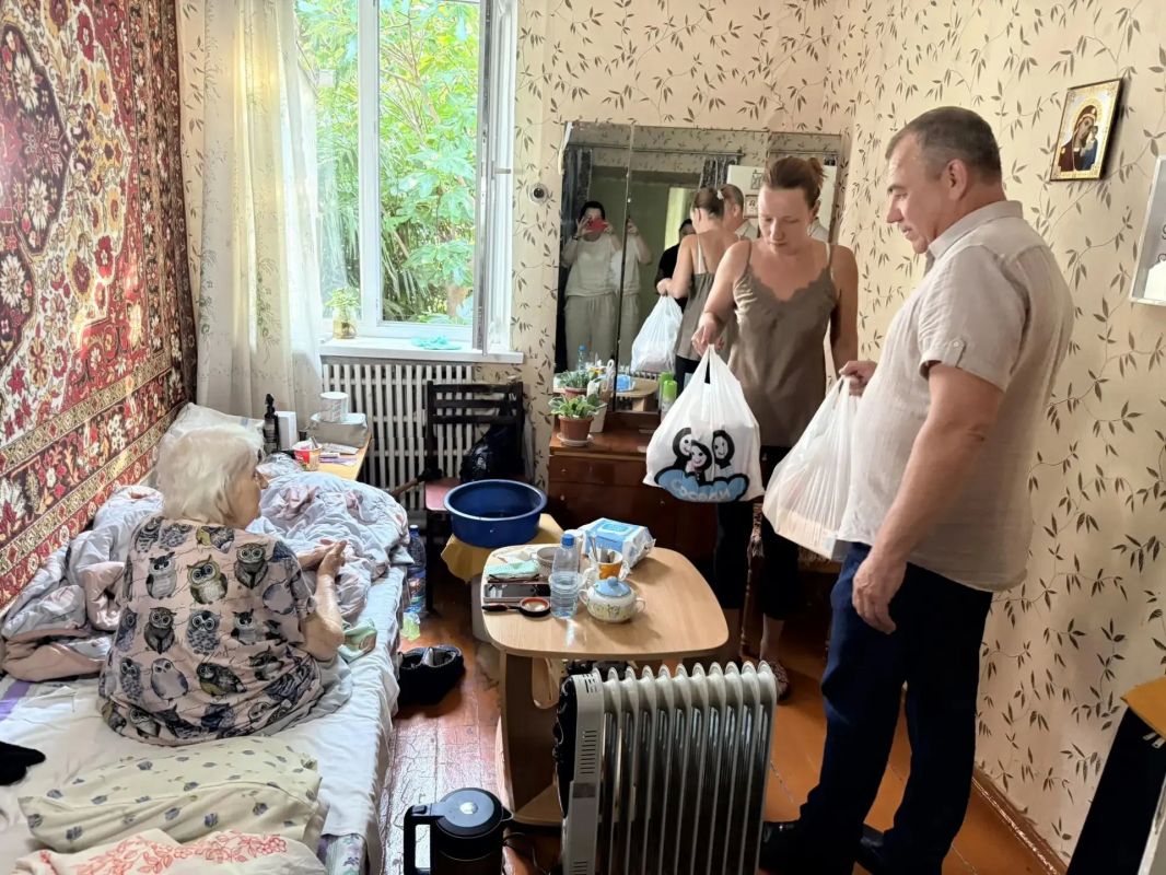 По поручению Главы Республики Крым Сергея Валерьевича Аксёнова администрация города и депутатский корпус во главе с Константином Валентиновичем Шимановским перешли на усиленный режим прямой связи с населением По поручению Главы Республики Крым Сергея Валерьевича Аксёнова администрация города и депутатский корпус во главе с Константином Валентиновичем Шимановским перешли на усиленный режим прямой связи с населением