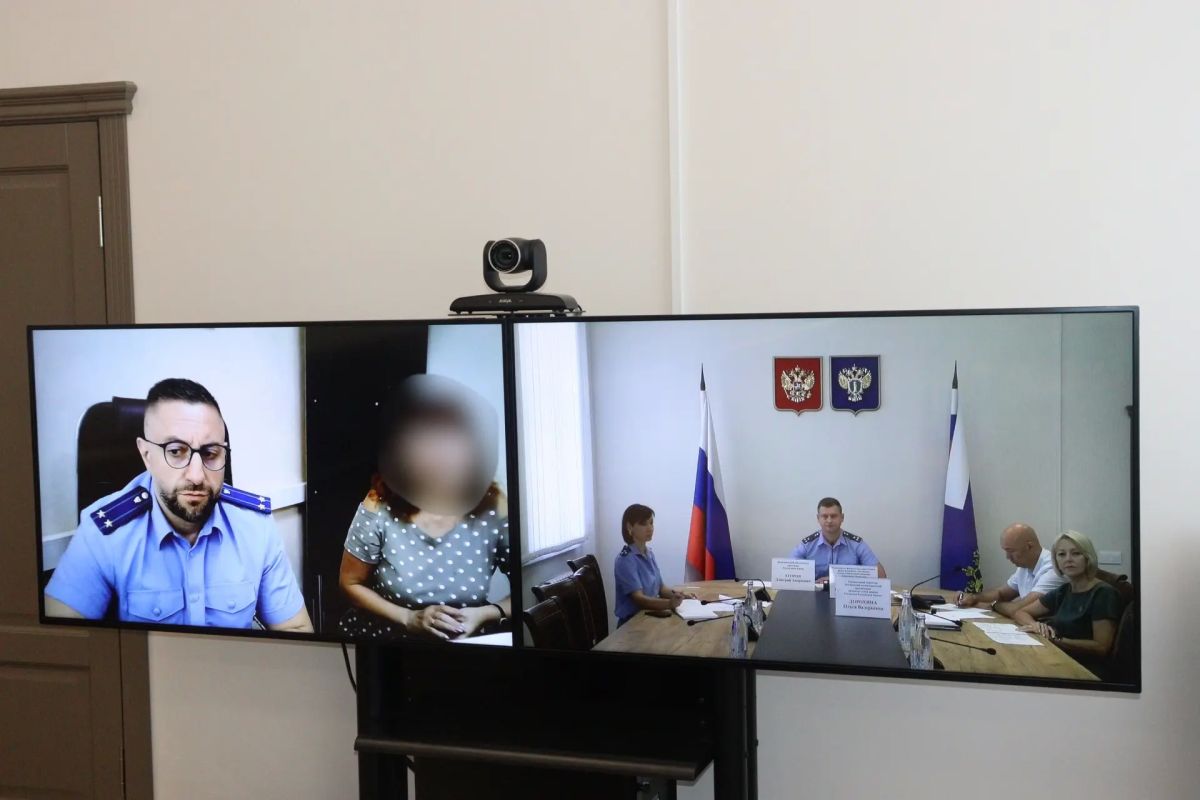 Под особым контролем: исполняющий обязанности прокурора Крыма Дмитрий Егоров провел прием участников специальной военной операции и членов их семей Под особым контролем: исполняющий обязанности прокурора Крыма Дмитрий Егоров провел прием участников специальной военной операции и членов их семей
