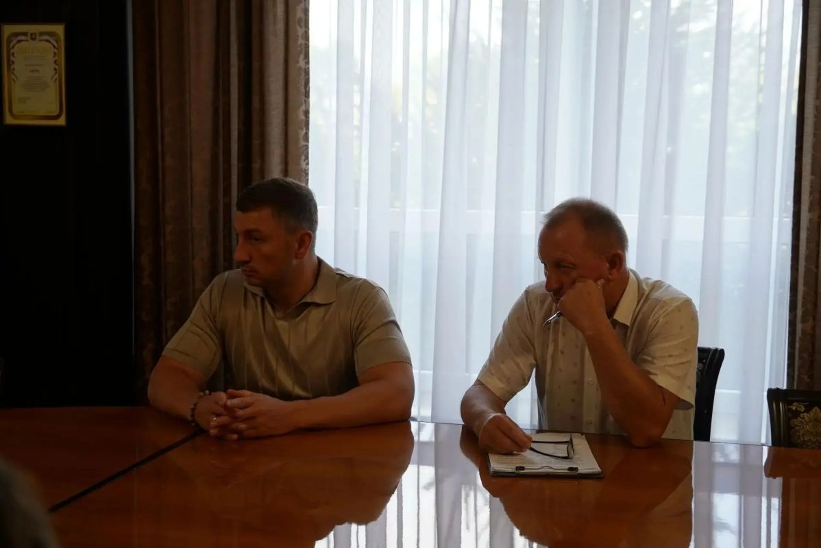 В Керчи с рабочим визитом находятся заместитель председателя Совета министров Республики Крым Николай Воробьев, министр жилищной политики и государственного строительного надзора РК Никита Тарасов и министр транспорта РК... В Керчи с рабочим визитом находятся заместитель председателя Совета министров Республики Крым Николай Воробьев, министр жилищной политики и государственного строительного надзора РК Никита Тарасов и министр транспорта РК...
