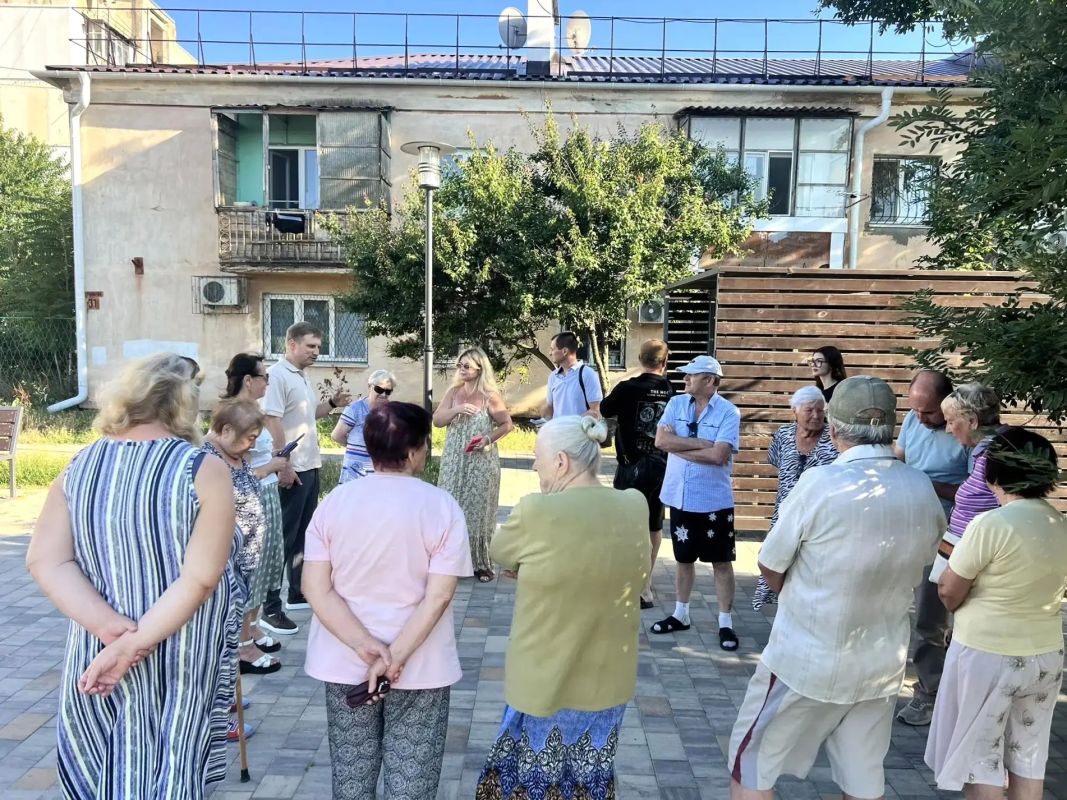 На связи с жителями. . В Евпатории продолжаются встречи заместителей главы администрации города и депутатов Евпаторийского городского совета с горожанами На связи с жителями. . В Евпатории продолжаются встречи заместителей главы администрации города и депутатов Евпаторийского городского совета с горожанами