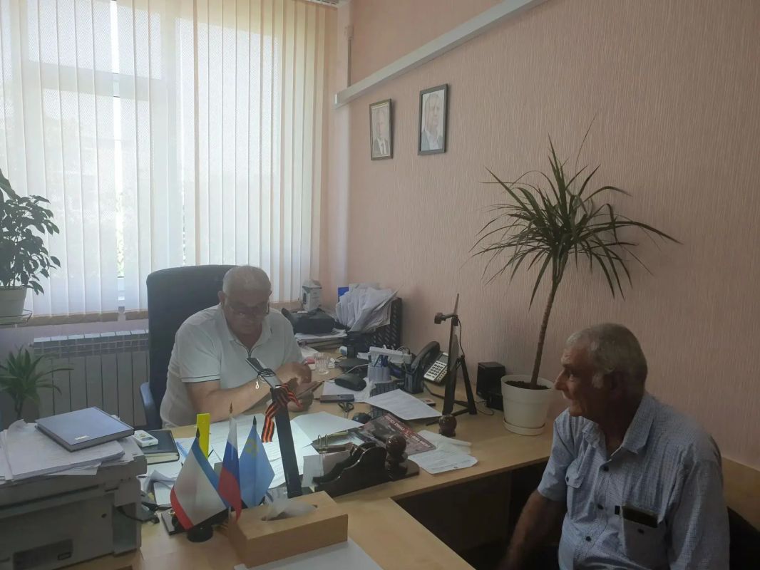 Заместитель председателя Государственного комитета по делам межнациональных отношений Республики Крым Рефат Дердаров провел прием граждан Заместитель председателя Государственного комитета по делам межнациональных отношений Республики Крым Рефат Дердаров провел прием граждан