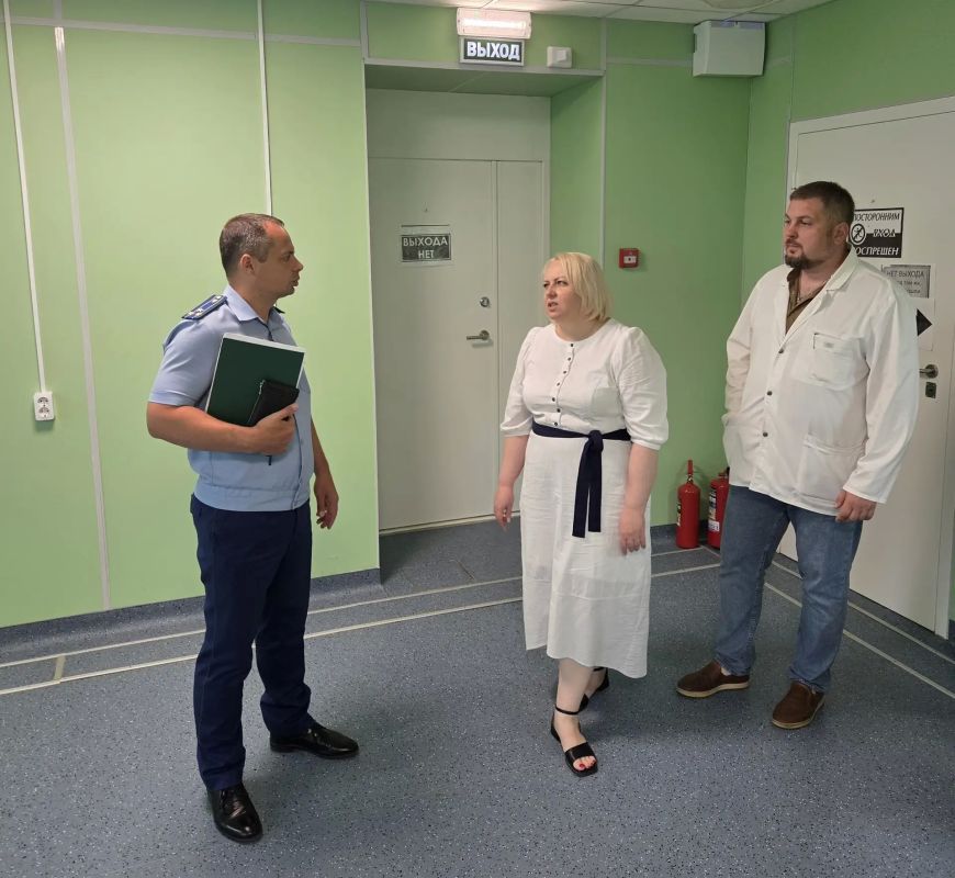 Под постоянным контролем: прокурор Бахчисарайского района Александр Пряхин проверил работу Куйбышевской участковой больницы