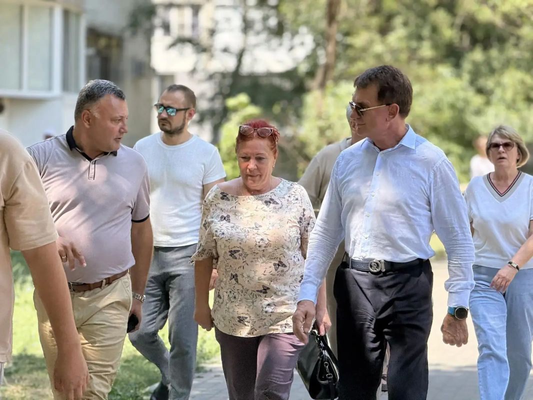 Сегодня в город с рабочим визитом прибыл депутат Государственной Думы Российской Федерации Леонид Иванович Бабашов Сегодня в город с рабочим визитом прибыл депутат Государственной Думы Российской Федерации Леонид Иванович Бабашов