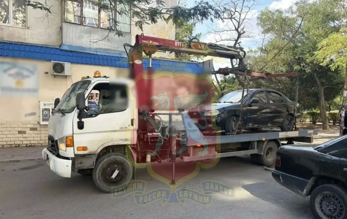 В Евпатории пресечено нарушение правил парковки: автомобиль эвакуирован и помещен на специализированную стоянку В Евпатории пресечено нарушение правил парковки: автомобиль эвакуирован и помещен на специализированную стоянку