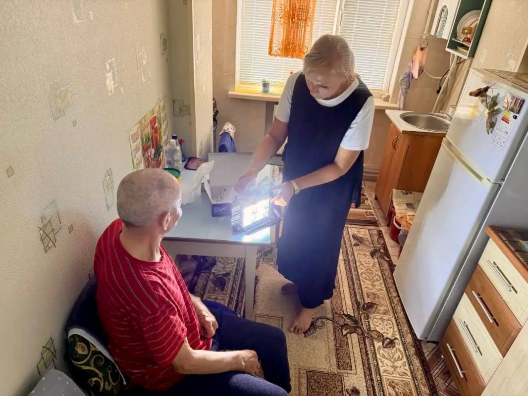 Взаимопомощь и единство: Депутаты продолжают работу с жителями республики в условиях чрезвычайной ситуации Взаимопомощь и единство: Депутаты продолжают работу с жителями республики в условиях чрезвычайной ситуации