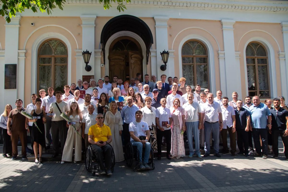 В преддверии профессионального праздника — Дня физкультурника — заместитель Председателя Государственного Совета Республики Крым, глава Комитета по культуре, охране культурного наследия и спорту Алла Пономаренко, а также... В преддверии профессионального праздника — Дня физкультурника — заместитель Председателя Государственного Совета Республики Крым, глава Комитета по культуре, охране культурного наследия и спорту Алла Пономаренко, а также...