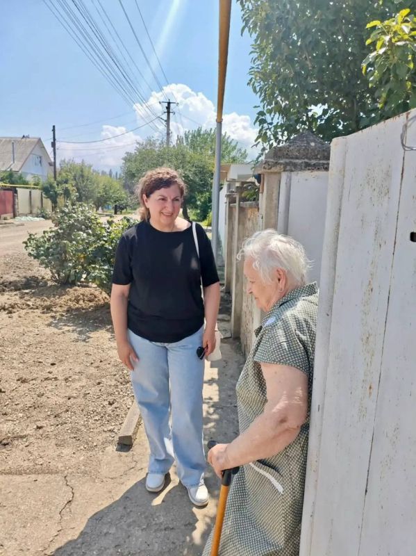 Взаимопомощь и единство: Депутаты продолжают работу с жителями республики в условиях чрезвычайной ситуации Взаимопомощь и единство: Депутаты продолжают работу с жителями республики в условиях чрезвычайной ситуации