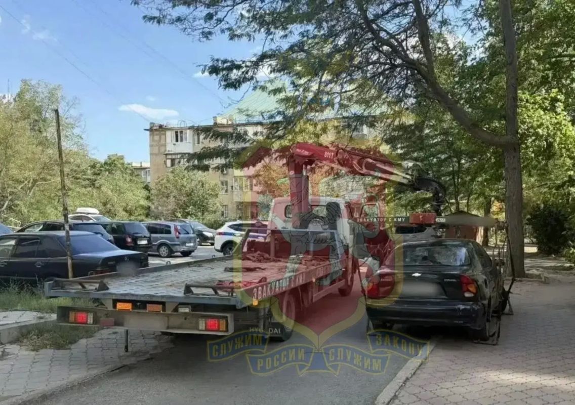 В Евпатории пресечено нарушение правил парковки: автомобиль эвакуирован и помещен на специализированную стоянку