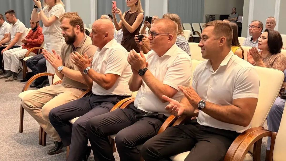 В Крыму наградили лучших строителей В Крыму наградили лучших строителей