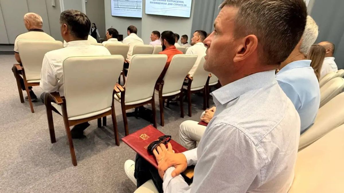 В Крыму наградили лучших строителей В Крыму наградили лучших строителей