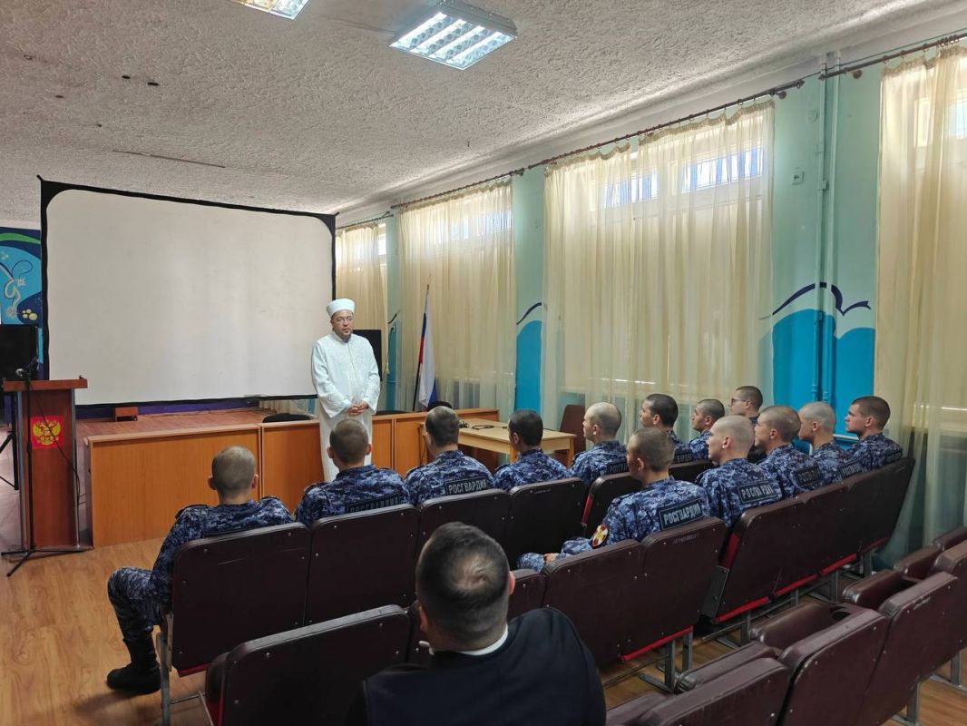 Заместитель Муфтия Крыма посетил подразделение Росгвардии в Симферополе Заместитель Муфтия Крыма посетил подразделение Росгвардии в Симферополе