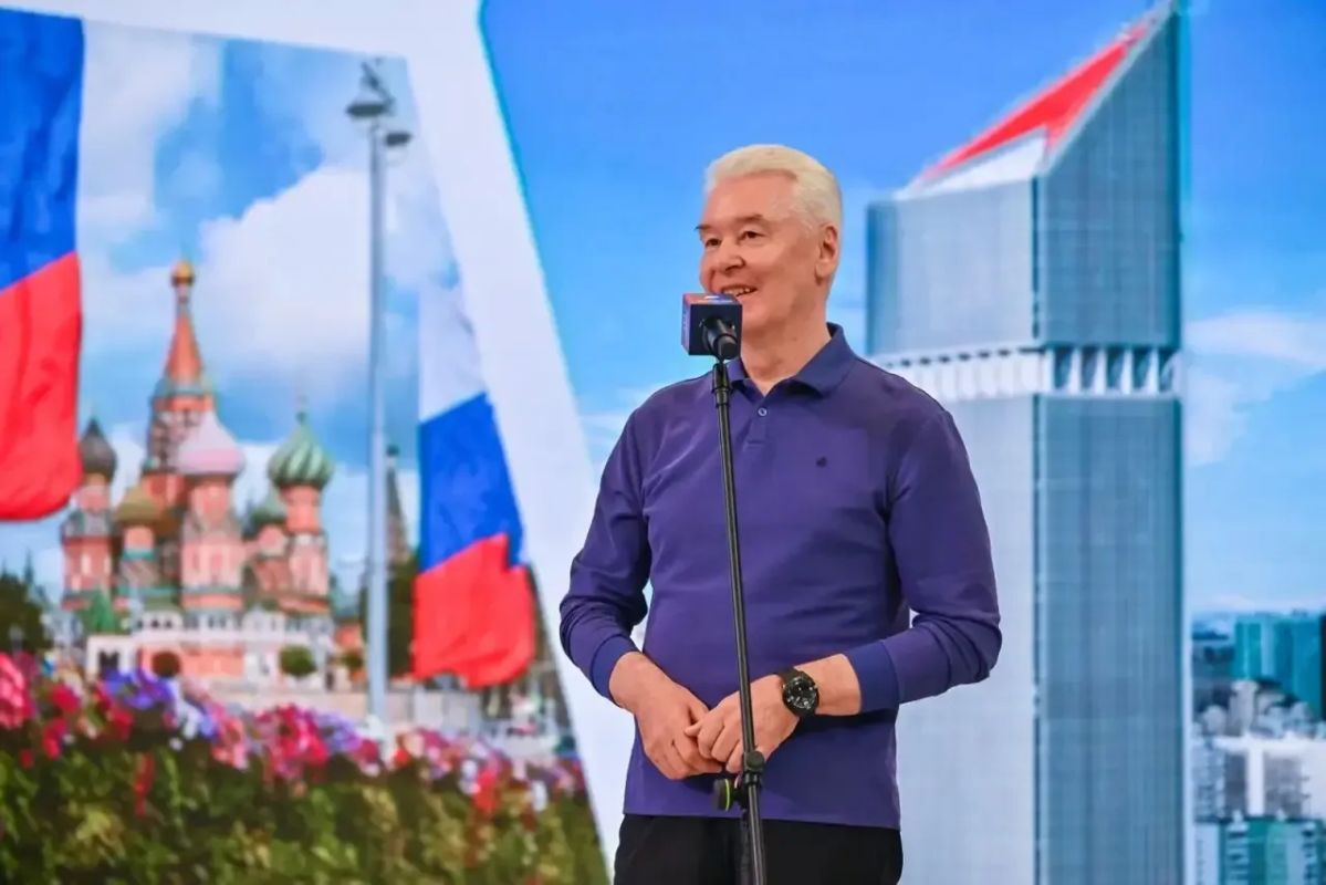 Михаил Развожаев: На «Территории смыслов» Мэр Москвы Сергей Семёнович Собянин очень точно говорил с молодёжью о том, как масштабные столичные проекты — от медицины до сложнейших транспортных артерий — в конечном итоге... Михаил Развожаев: На «Территории смыслов» Мэр Москвы Сергей Семёнович Собянин очень точно говорил с молодёжью о том, как масштабные столичные проекты — от медицины до сложнейших транспортных артерий — в конечном итоге...