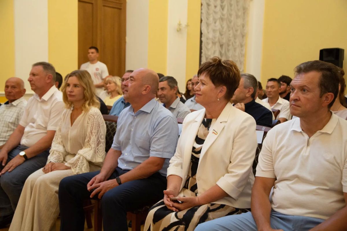 В преддверии профессионального праздника — Дня физкультурника — заместитель Председателя Государственного Совета Республики Крым, глава Комитета по культуре, охране культурного наследия и спорту Алла Пономаренко, а также... В преддверии профессионального праздника — Дня физкультурника — заместитель Председателя Государственного Совета Республики Крым, глава Комитета по культуре, охране культурного наследия и спорту Алла Пономаренко, а также...