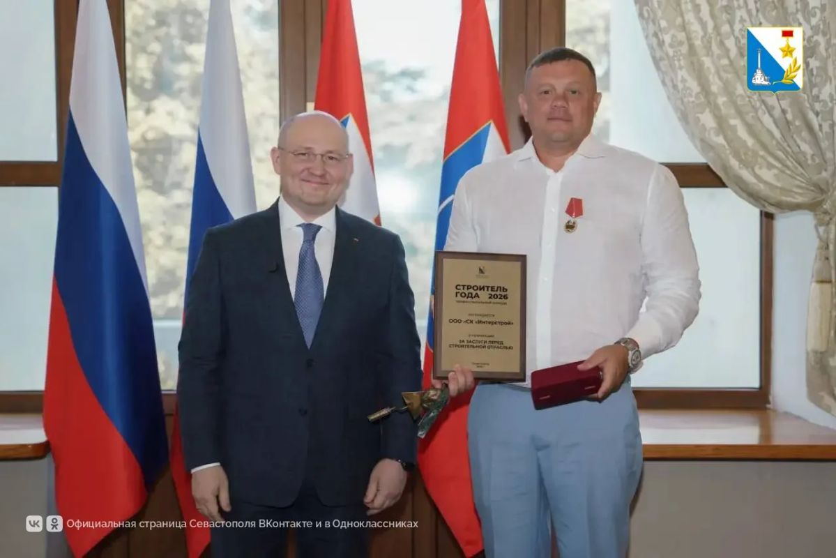 Михаил Развожаев вручил награды работникам строительной отрасли в канун профессионального праздника Михаил Развожаев вручил награды работникам строительной отрасли в канун профессионального праздника