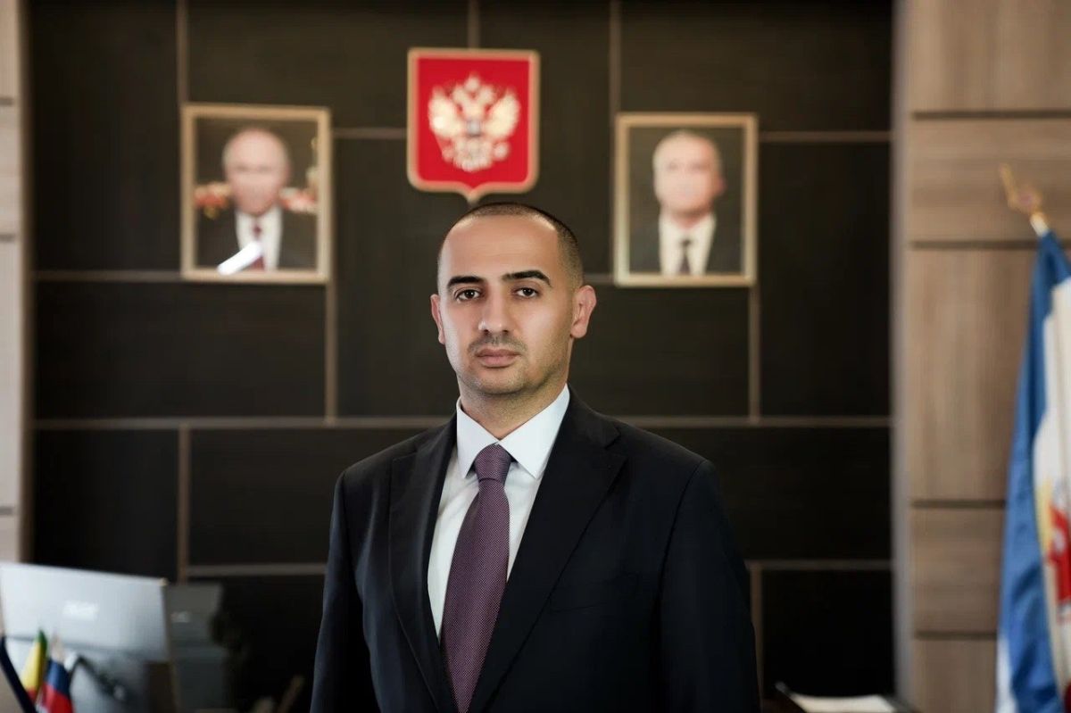 Сегодня день рождения празднует глава администрации Евпатории Виталий Санасарович Оганесян