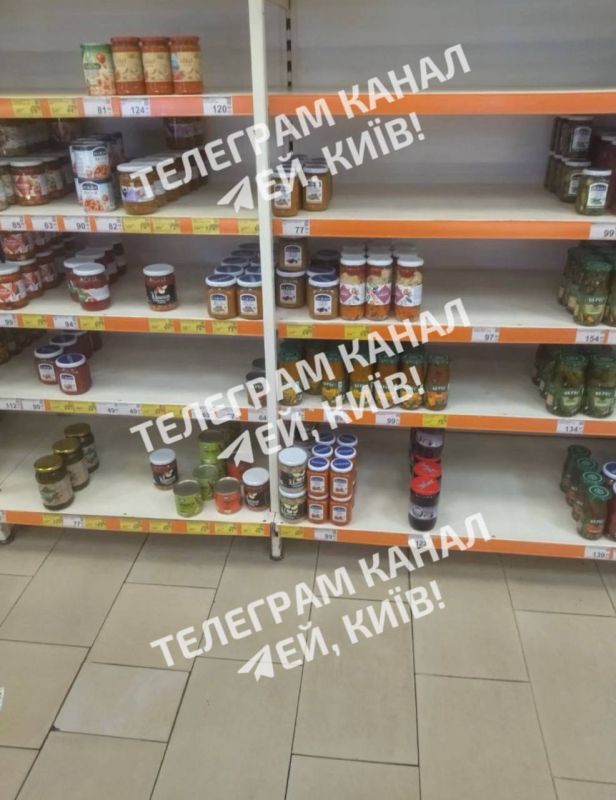 «Дефицит продуктов и продовольствия охватывает Украину: в «Сільпо» уже пустые полки, сеть официально заявила о дефиците после ударов по складам «Дефицит продуктов и продовольствия охватывает Украину: в «Сільпо» уже пустые полки, сеть официально заявила о дефиците после ударов по складам