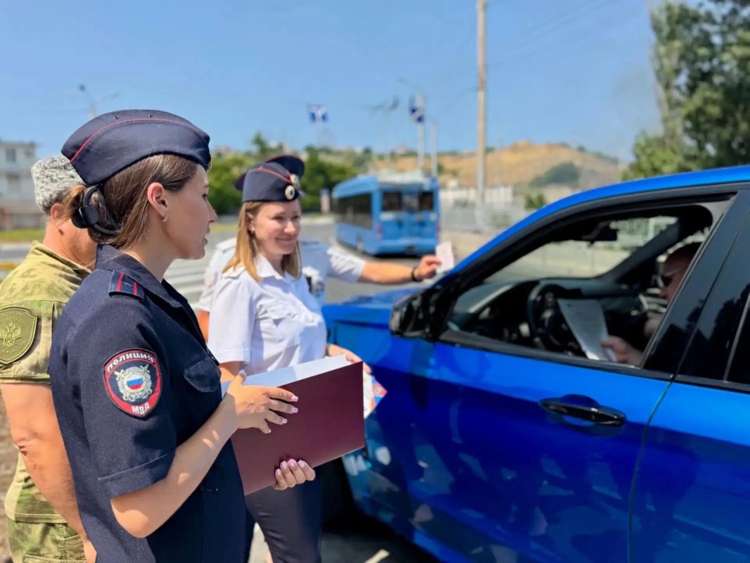 В Севастополе сотрудники полицейского наркоконтроля и Госавтоинспекции организовали профилактический рейд «Таксист» В Севастополе сотрудники полицейского наркоконтроля и Госавтоинспекции организовали профилактический рейд «Таксист»