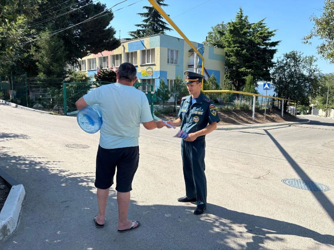 В Крыму действует 3 штормовых предупреждения: профилактические группы работают в усиленном режиме В Крыму действует 3 штормовых предупреждения: профилактические группы работают в усиленном режиме