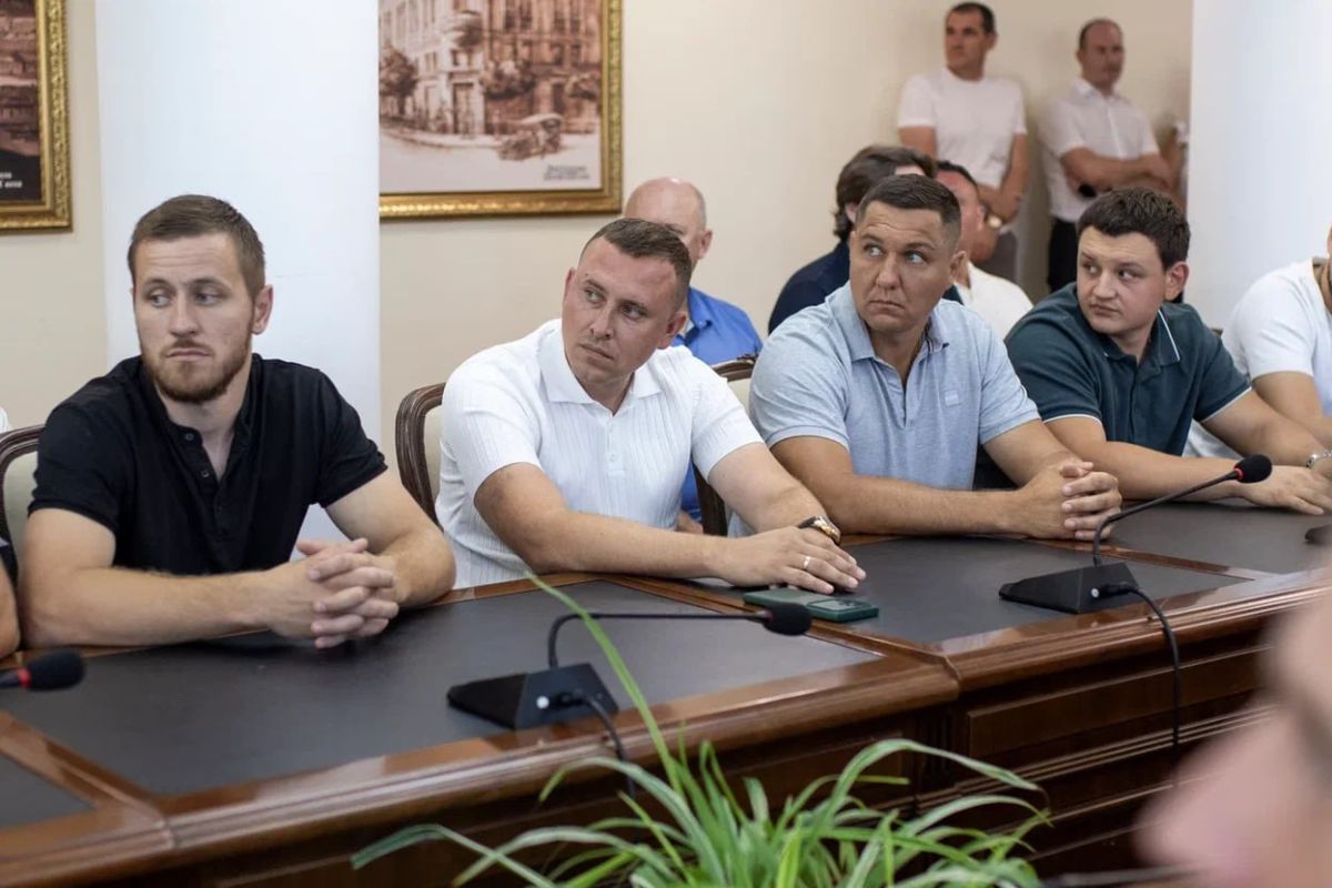 Михаил Афанасьев: Ежегодно во второе воскресенье августа мы отмечаем День строителя. Михаил Афанасьев: Ежегодно во второе воскресенье августа мы отмечаем День строителя.
