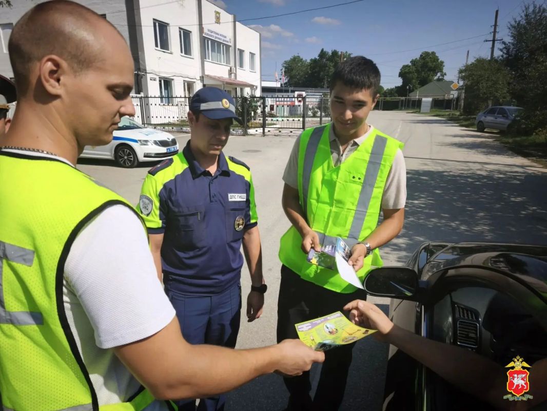 Профилактика ДТП: в Ленинском районе прошла акция „Водитель, не отвлекайся за рулём" Профилактика ДТП: в Ленинском районе прошла акция „Водитель, не отвлекайся за рулём"