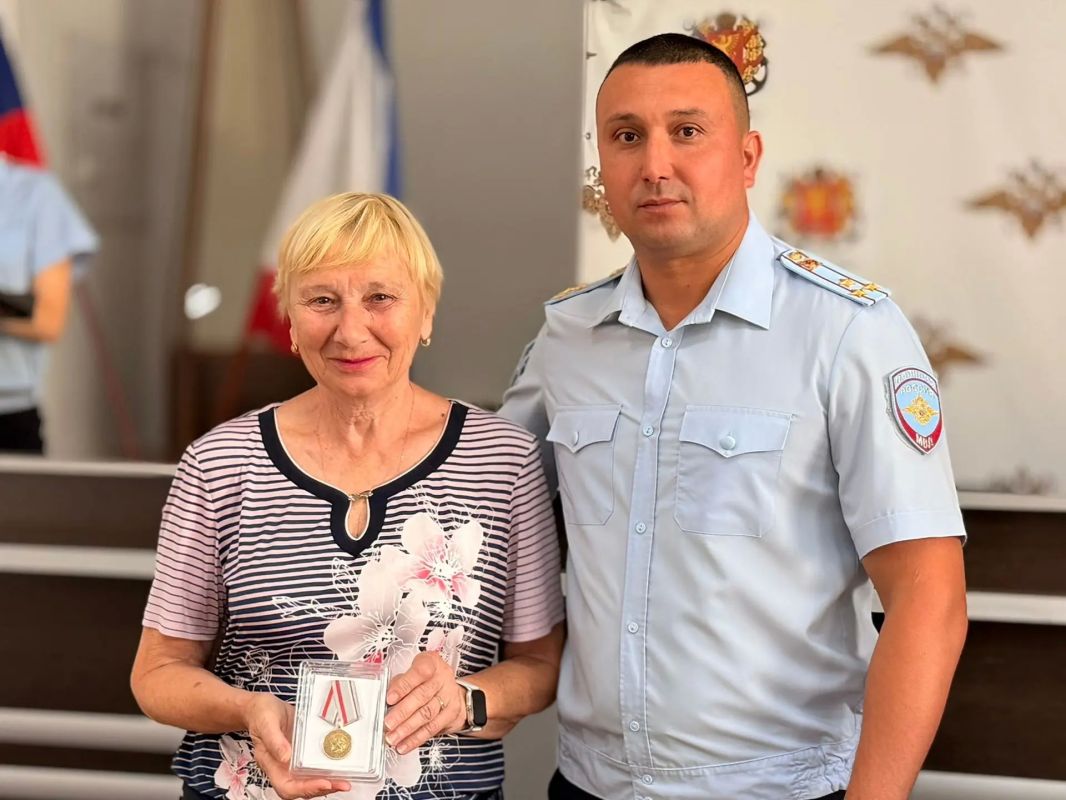 Полиция Керчи отметила дипломами и наградами участников литературного конкурса Полиция Керчи отметила дипломами и наградами участников литературного конкурса