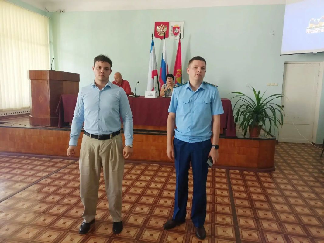 Глава администрации Советского района Александр Харламов провел аппаратное совещание по социально значимым вопросам района с участием председателя Советского районного совета Виктории Грицай, прокурора Советского района... Глава администрации Советского района Александр Харламов провел аппаратное совещание по социально значимым вопросам района с участием председателя Советского районного совета Виктории Грицай, прокурора Советского района...