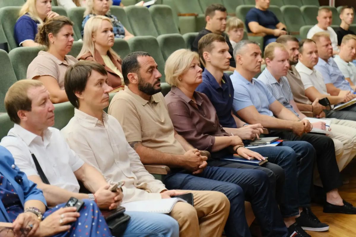 Провели традиционное аппаратное совещание Провели традиционное аппаратное совещание