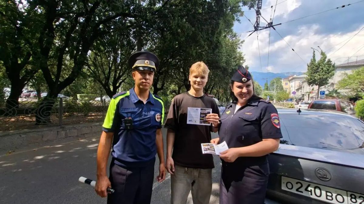 В Ялте Госавтоинспекция напомнила водителям об опасности выезда на встречную полосу В Ялте Госавтоинспекция напомнила водителям об опасности выезда на встречную полосу