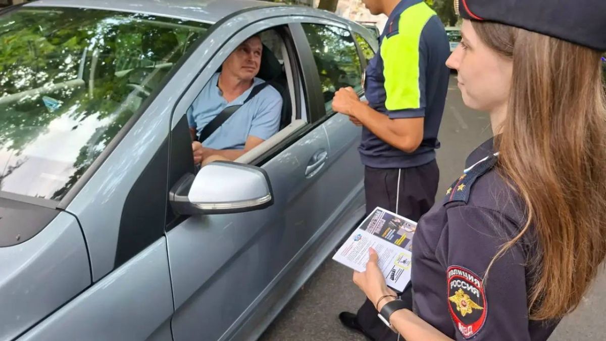 В Ялте Госавтоинспекция напомнила водителям об опасности выезда на встречную полосу В Ялте Госавтоинспекция напомнила водителям об опасности выезда на встречную полосу