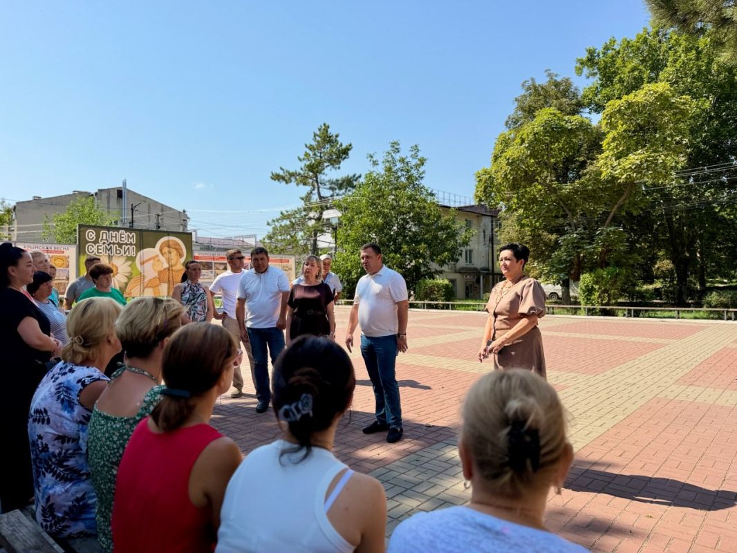 Юрий Нестеренко: Богатыми на общение с жителями, стали встречи в Урожайном, при участии руководства Симферопольского района Юрий Нестеренко: Богатыми на общение с жителями, стали встречи в Урожайном, при участии руководства Симферопольского района