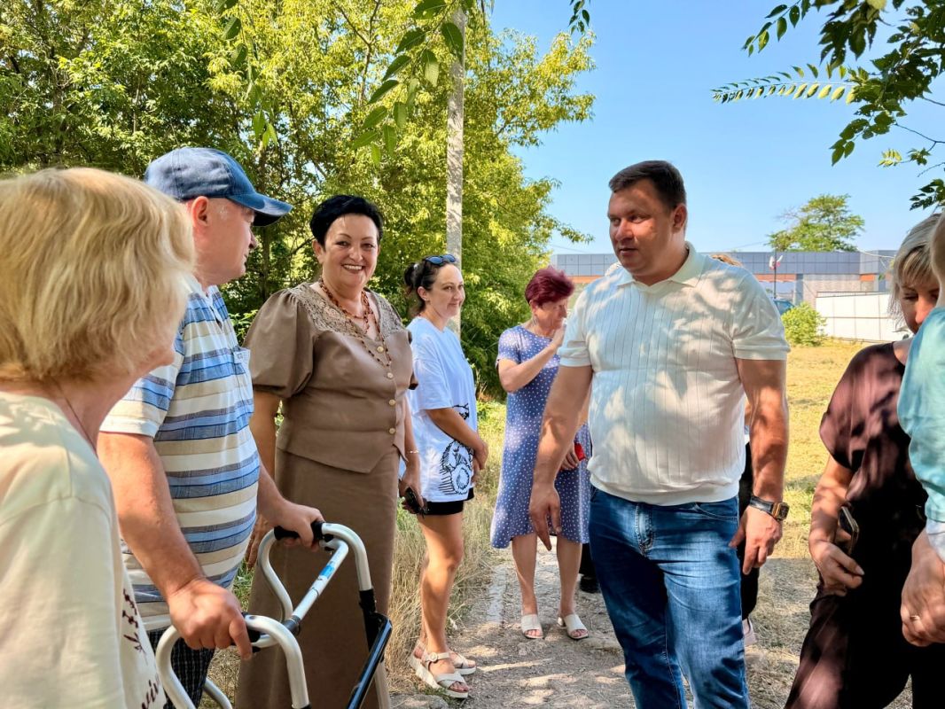 Юрий Нестеренко: Богатыми на общение с жителями, стали встречи в Урожайном, при участии руководства Симферопольского района Юрий Нестеренко: Богатыми на общение с жителями, стали встречи в Урожайном, при участии руководства Симферопольского района