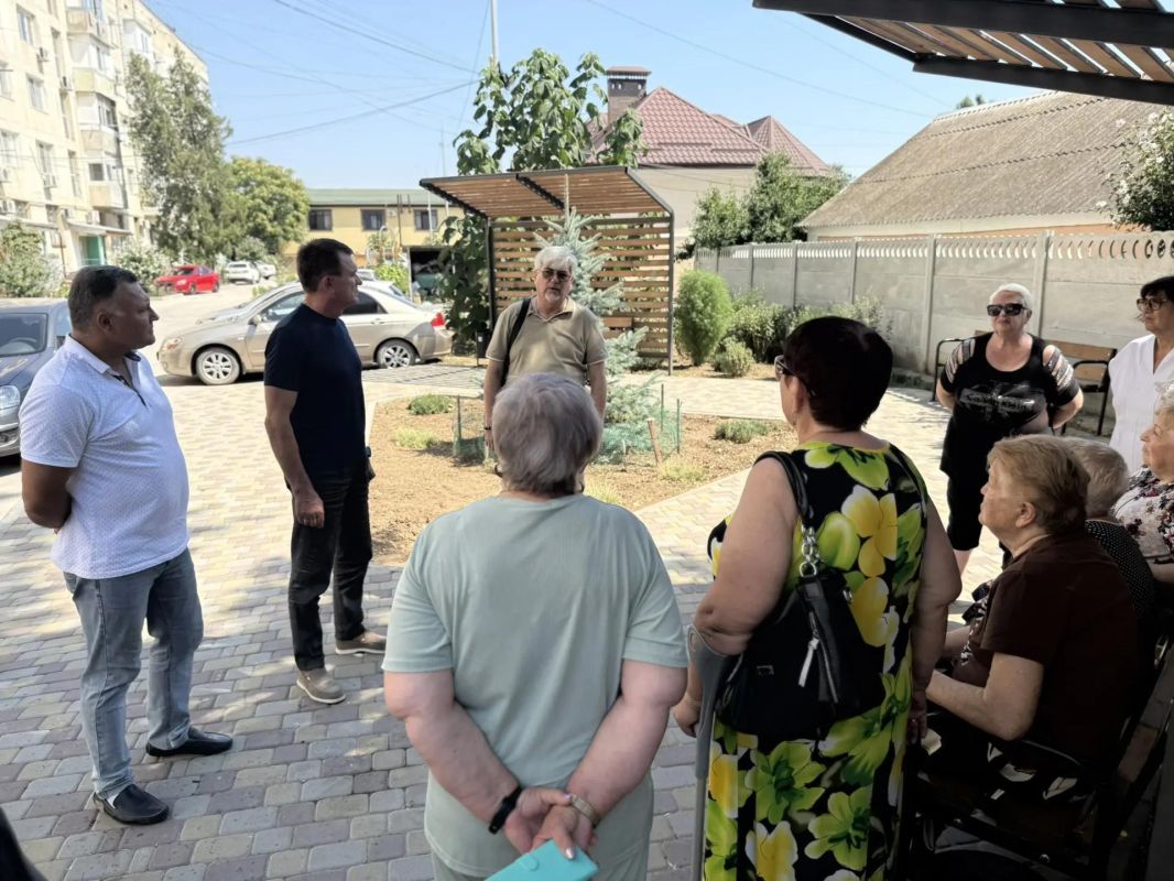 «Сегодня людям нужны не общие слова, а понятные ответы и конкретные действия. Поэтому мы выходим во дворы, встречаемся с жителями и вместе разбираем каждую проблему»