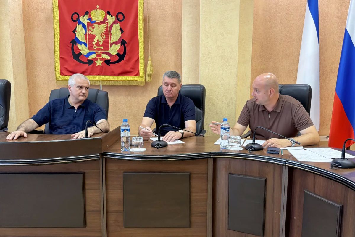 Сергей Аксёнов: Керчане снова живут и работают под ударами врага и снова проявляют мужество, которое когда-то сделало их город символом стойкости и силы духа Сергей Аксёнов: Керчане снова живут и работают под ударами врага и снова проявляют мужество, которое когда-то сделало их город символом стойкости и силы духа