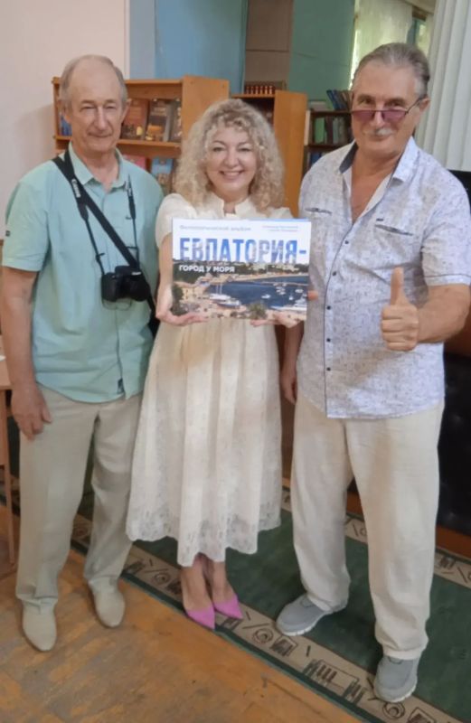 В Евпатории презентовали уникальный фотопоэтический альбом к 110-летию курорта
