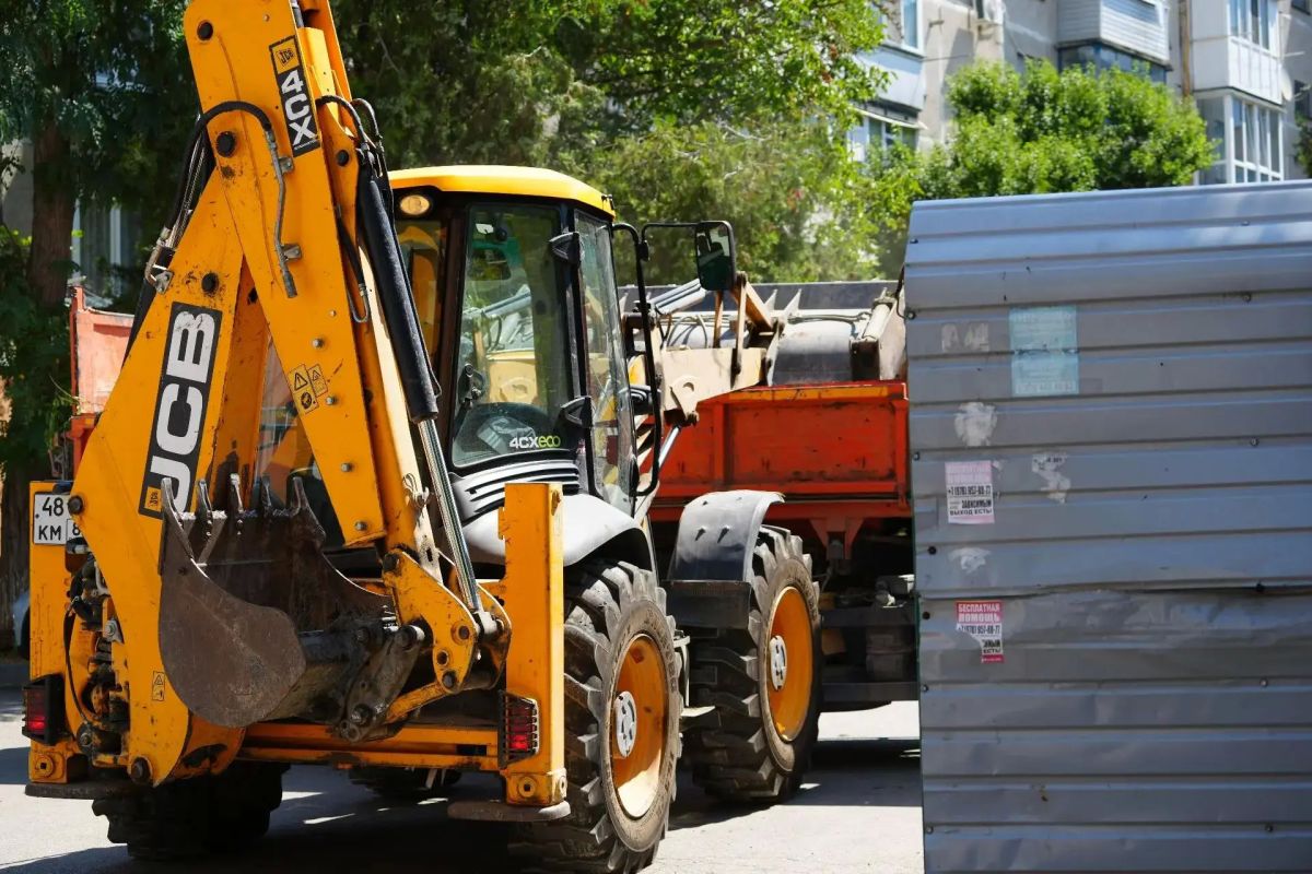 Ежедневно в городе ведётся масштабная работа по ликвидации несанкционированных свалок рядом с площадками для сбора ТБО Ежедневно в городе ведётся масштабная работа по ликвидации несанкционированных свалок рядом с площадками для сбора ТБО