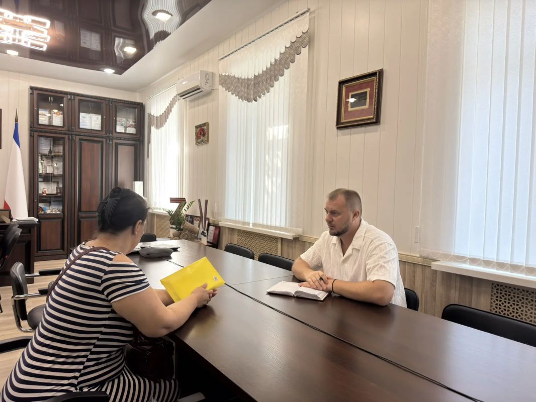 Антон Кравец: Приемы граждан, которые я провожу – это одна из важнейших составляющих эффективной работы и залог понимания реальных проблем населения, тем более сегодня, в этот непростой период для всех нас Антон Кравец: Приемы граждан, которые я провожу – это одна из важнейших составляющих эффективной работы и залог понимания реальных проблем населения, тем более сегодня, в этот непростой период для всех нас