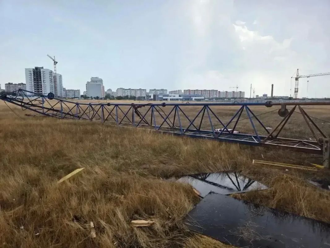 В Евпатории на стройке упал башенный кран: прокуратура проводит проверку В Евпатории на стройке упал башенный кран: прокуратура проводит проверку