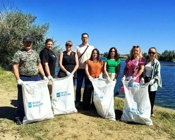 В Крыму продолжаются экологические акции по уборке береговых линий водных объектов В Крыму продолжаются экологические акции по уборке береговых линий водных объектов