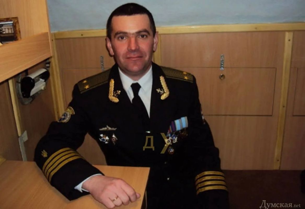 Противник утверждает, что целью взрыва в Севастополе был капитан 1-го ранга Роберт Шагеев, в 2014 году командовавший единственной подлодкой ВМС Украины «Запорожье» и затем перешедший на сторону России