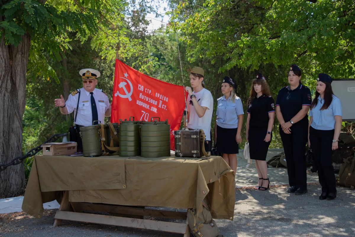 В Севастополе подшефные дети окунулись в историю родного города благодаря члену Общественного совета при УМВД России по г.Севастополю В Севастополе подшефные дети окунулись в историю родного города благодаря члену Общественного совета при УМВД России по г.Севастополю