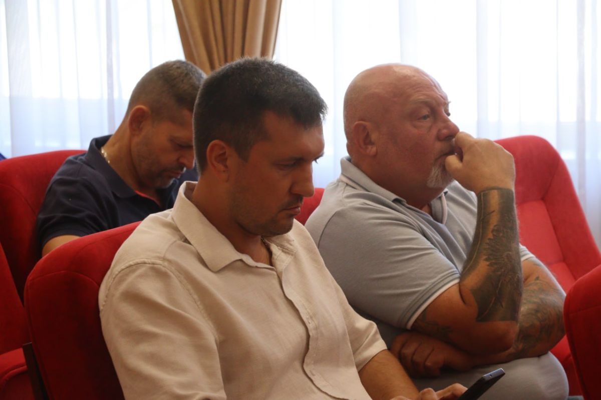 Иван Кошель: Чтобы вопросы керчан решались быстрее и эффективнее, продолжаем практику проведения «Депутатского часа» — совместного совещания депутатов, управляющих компаний и ресурсоснабжающих организаций Иван Кошель: Чтобы вопросы керчан решались быстрее и эффективнее, продолжаем практику проведения «Депутатского часа» — совместного совещания депутатов, управляющих компаний и ресурсоснабжающих организаций